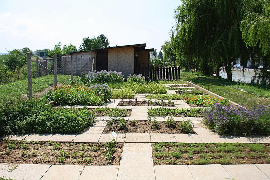 Penzion Eko Park Piestany Buitenkant foto