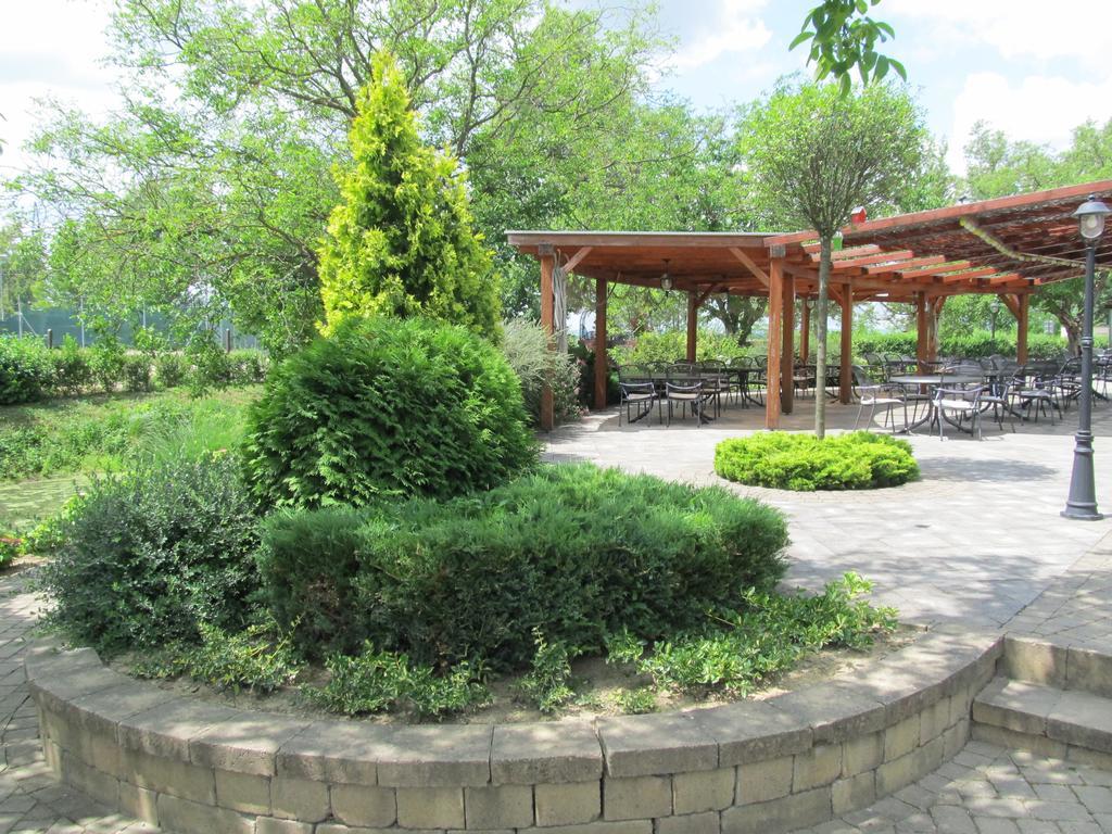 Penzion Eko Park Piestany Buitenkant foto